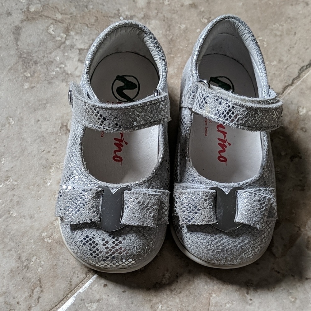 Naturino Toddler Girl Sz 4 Silver Shoes